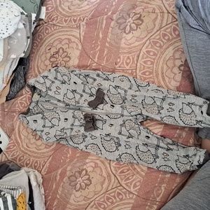 0-3 zipper onezie Like, bundle, save ✨️